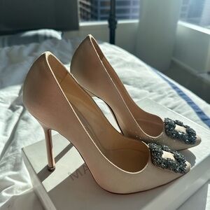 AUTHENTIC Never Worn Manolo Blanik Jewel Buckle Satin Pump Size 38